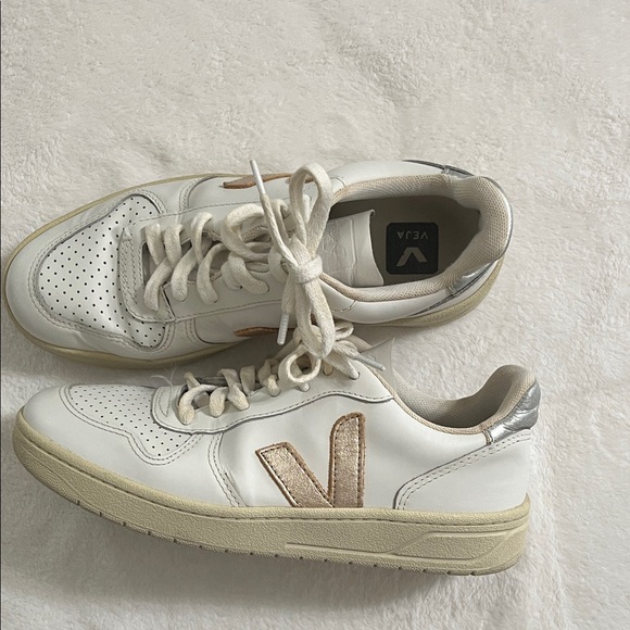 Veja Shoes - Veja Women's White  Sneakers